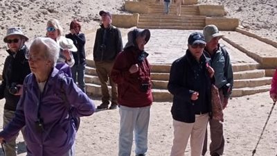 وفد سياحي متعدد الجنسيات يزور منطقة آثار بني حسن وتونا الجبل بالمنيا | صور 