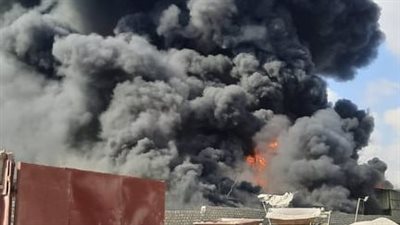 أول فيديو لحريق هائل بمصنع بويات في أكتوبر