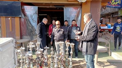 إغلاق كافيه شهير بالمحلة ومصادرة 25 شيشة | صور