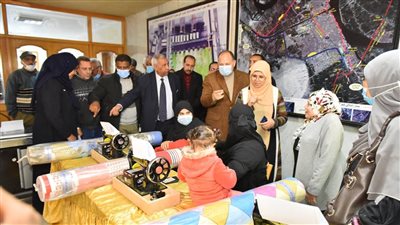 محافظ أسيوط يسلم 16 مشروعا إنتاجيا للسيدات المعيلات | فيديو 