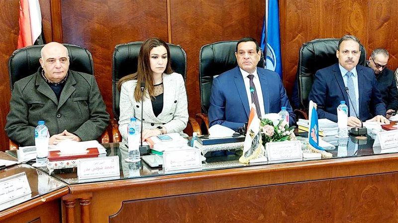 محافظ البحيرة يبحث