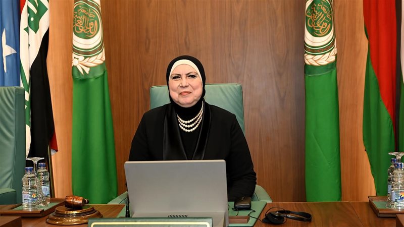وزيرة التجارة والصناعة