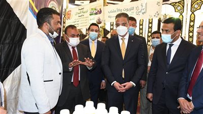 محافظ الفيوم يفتتح معرض المنتجات بمديرية الزراعة | صور 