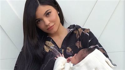 كايلي جينر تكشف معاناتها من اكتئاب ما بعد الولادة