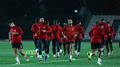 تدريبات بدنية وتقسيمة قوية للاعبين بمران الأهلي