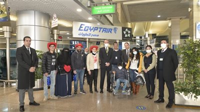 بعد توجيهات السيسي.. تذكرتان مجانيتان لـ مصطفى وليد ووالدته للسفر لنيويورك للعلاج