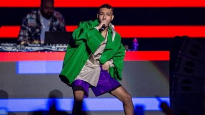 ويجز ليس الوحيد.. إطلالات غريبة اثارت الجدل حول نجوم الفن