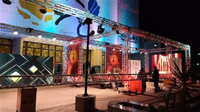 التجهيزات النهائية لحفل افتتاح مهرجان الإسماعيلية للسينما التسجيلية | صور