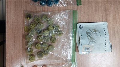 على الطريقة اللبنانية.. ضبط 75 قطعة حلوى بـ