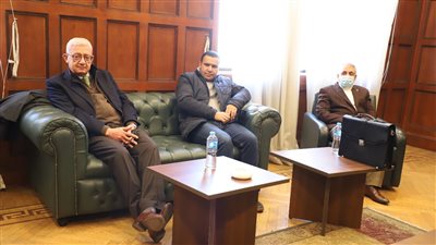 وفد من هيئة ميناء الإسكندرية في زيارة للغرفة التجارية بالمحافظة 