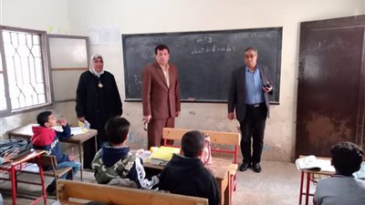جولة تفقدية لمدير تعليم منشأة أبو عمر بالشرقية في المدارس | صور 