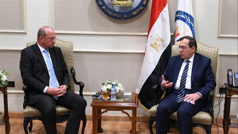 وزير البترول والمدير