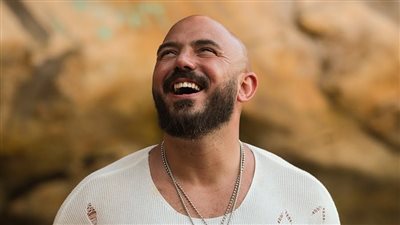 محمود العسيلي يودع الشتاء بأغنيتين جديدتين | فيديو