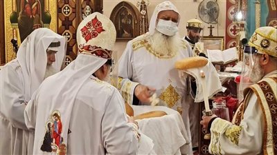 الأنبا بولا يجري زيارة لكنيسة برايتون بإنجلترا