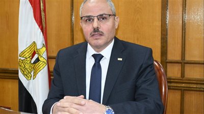 رئيس جامعة قناة السويس يشيد بمعرض مشروعك مستقبلك|صور 