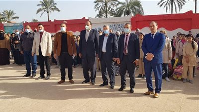 تعليم الشرقية: وكيل الوزارة يتابع الدراسة بمدرسة كفر عياد بأبوحماد | صور