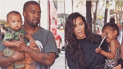 كانييه ويست يظهر مع ابنه بعد اتهامه لكيم كارداشيان بإبعاده عن أطفالهم | صور