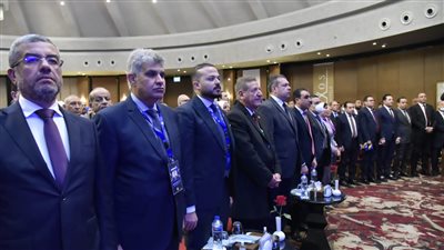 المشاركون في منتدى مستقبل وطن يقفون دقيقة على أرواح الشهداء