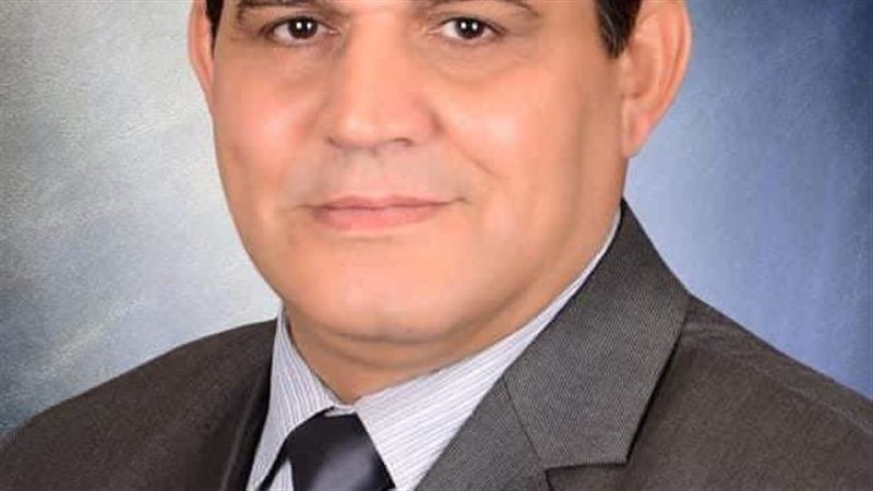الصغير مشرف على كلية