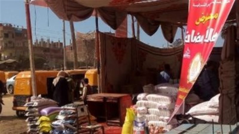 جانب من المعارض قبل