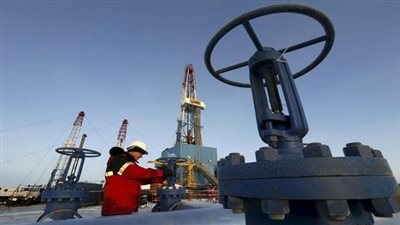 أول دولة تتحدى العقوبات وتشتري 3 ملايين برميل من النفط الروسي 