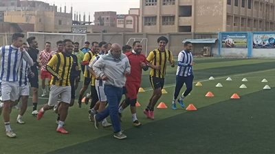 رئيس نادي محلة حسن يشارك في التدريبات لتحفيز اللاعبين قبل مواجهة بيلا