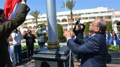  وزير التنمية المحلية يرفع علم مصر على طابا في العيد القومي لجنوب سيناء.. شعراوي: استثمارات الدولة في أرض الفيروز تجاوزت 650 مليار جنيه خلال 7 سنوات 