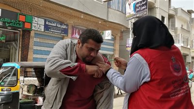 فرق متحركة لتطعيم المواطنين ضد كورونا بالدقهلية | صور 