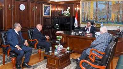 محافظ الإسكندرية يبحث مع رئيس اتحاد المعلمين العرب تعزيز سبل التعاون