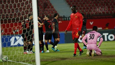 بيرسي تاو يتقدم بالهدف الأول للأهلي في مرمى المريخ | صور
