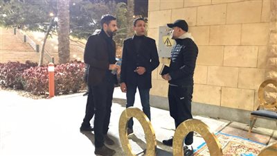 عزيز الشافعي وأمير طعيمة يقدمان واجب العزاء في والد الملحن خالد عز