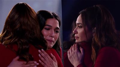 جبر الخواطر.. هند صبري تحتضن متسابقة ببرنامج 