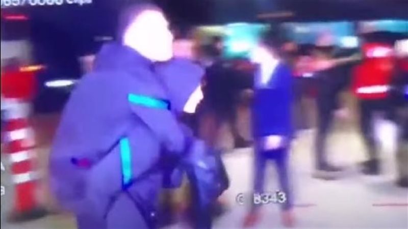 جافي يحمل ديست المصاب