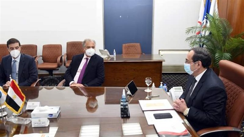 وزير البترول خلال