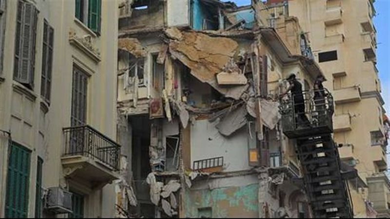 انهيار عقار بالإسكندرية