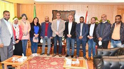 الفيوم تلقح ٢٣٤ ألف مواطن ضد كورونا في حملة طرق الأبواب 