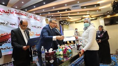 وزير القوى العاملة يسلم 5569 وثيقة تأمين تكافلى للعمالة غير المنتظمة