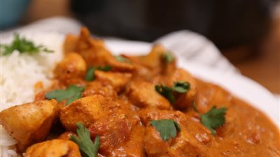 خطوة بخطوة..طريقة عمل الدجاج الهندي مع الشيف نورهان ميشيل|فيديو