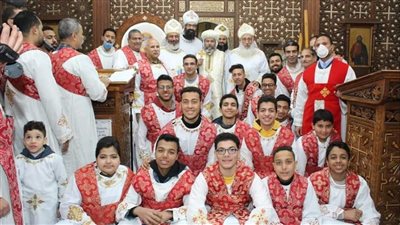 الانبا صليب يرسم شمامسة في عيد شهداء سمنود