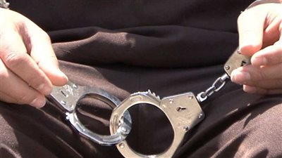 مقطع فيديو يقود لضبط عامل نظافة يتحرش بالفتيات داخل محطة قطارات مصر