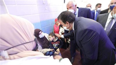 خالد عبدالغفار يوجه بسرعة إنهاء أعمال تطوير مستشفى الخارجة التخصصي