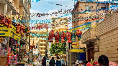البهجة رجعت تاني.. مظاهر وزينة رمضان تنتشر في شوارع مرسى مطروح | صور