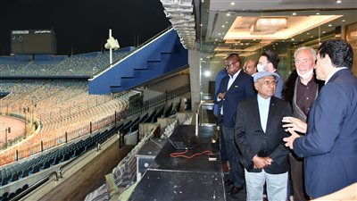 وزير الرياضة يتفقد إستاد القاهرة استعدادًا لمباراة مصر والسنغال