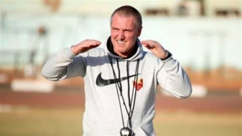 لى كلارك المدير الفني