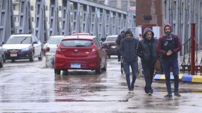 الأرصاد الجوية تحذر المواطنين من تخفيف الملابس الشتوية | فيديو
