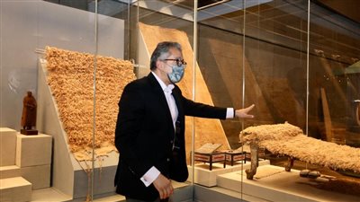 وزير السياحة يتفقد التجهيزات النهائية بقاعة النسيج استعدادًا لافتتاحها