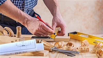 تفسير رؤية النجار في المنام وعلاقتها برحيل الرائي عن وطنه 