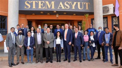 محافظ أسيوط: مدرسة المتفوقين تعمل على تخريج جيل يستكمل مسيرة التنمية