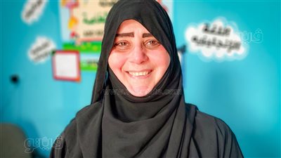 قصة كفاح الأم المثالية بمطروح.. أرملة منذ 7 أعوام وحصلت على ماجستير في عمر الخمسين | فيديو 