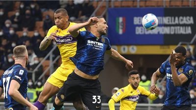 إنتر ميلان يبتعد عن صدارة الدوري الإيطالي بالتعادل مع فيورنتينا 1-1